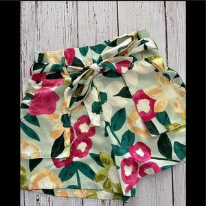 New Tropical Floral Shorts Size Medium
